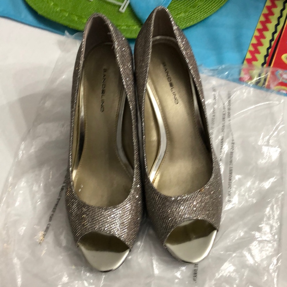 Bandolino gold metallic evening shoes EUC